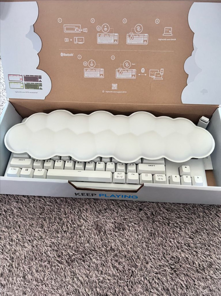 로지텍 G715 오로라 컬렉션 화이트 키보드--2