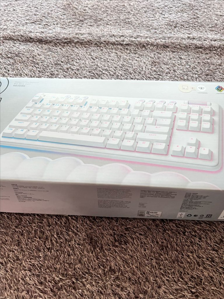 로지텍 G715 오로라 컬렉션 화이트 키보드--3