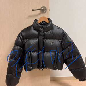 프라다 여성 크롭 숏패딩 리나일론 컨버터블 다운 재킷 이미지