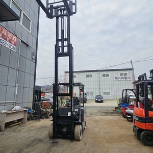 배터리좋은 최신형 TCM 좌식2.5톤 전동지게차 삼단 4.35M인상 850만