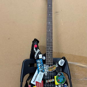 Ibanez GSR200 베이스 기타 (블랙) 가방포함