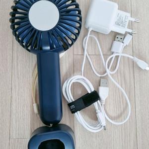 손풍기무선충전거치대 추가 뒷면 거울있음 충전기도 드려
