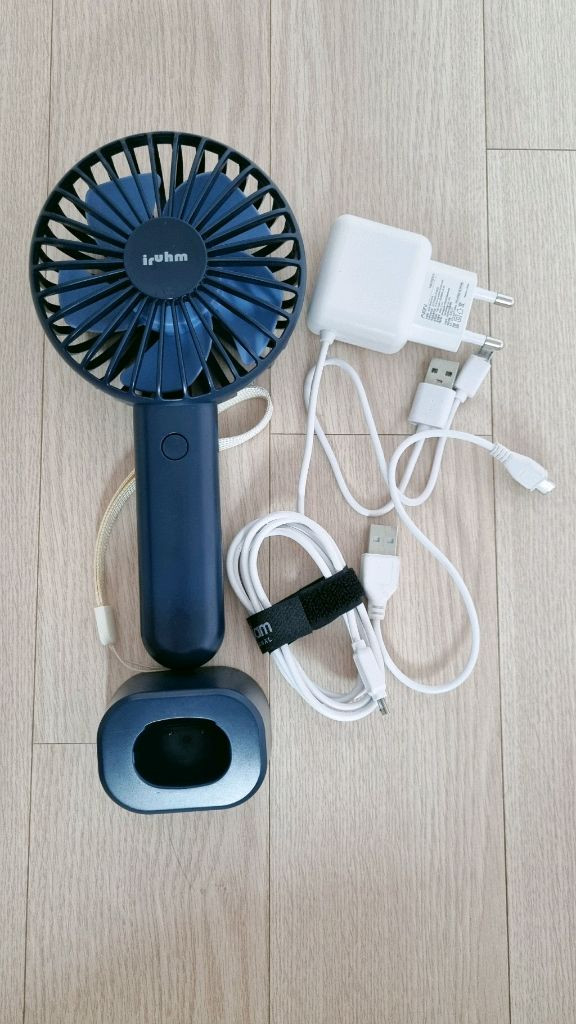 손풍기무선충전거치대 추가 뒷면 거울있음 충전기도 드려--1