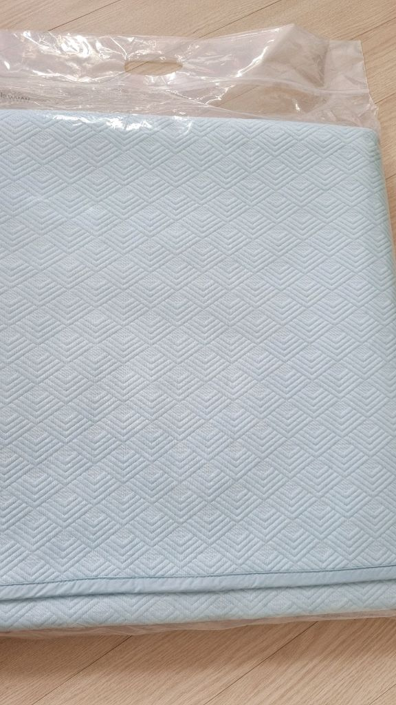 아이유 여름용 냉감패드 퀸사이즈 새상품 원가20 이미지