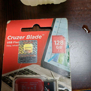 USB128GB 개봉만햇다. 보관 해온것. 어렵게 찻게되어 팝니다 새상픔급으로 보시면됩니다