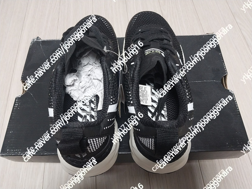 데상트 운동화 220 사이즈 팝니다. (3만3천원) 이미지