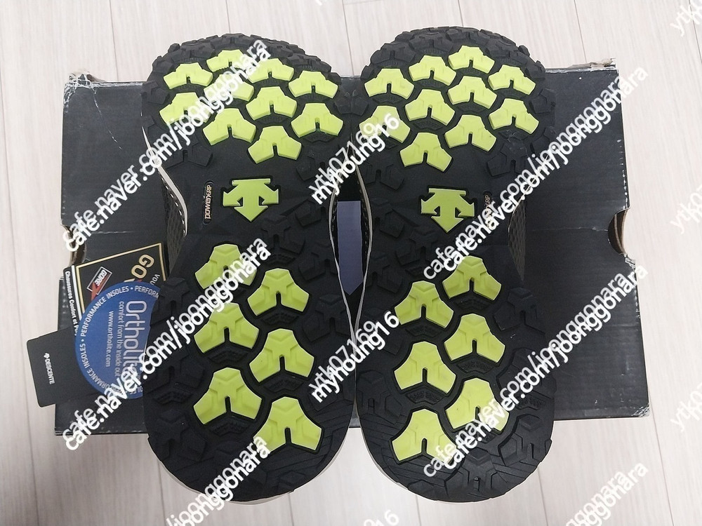 데상트 운동화 220 사이즈 팝니다. (3만3천원) 이미지