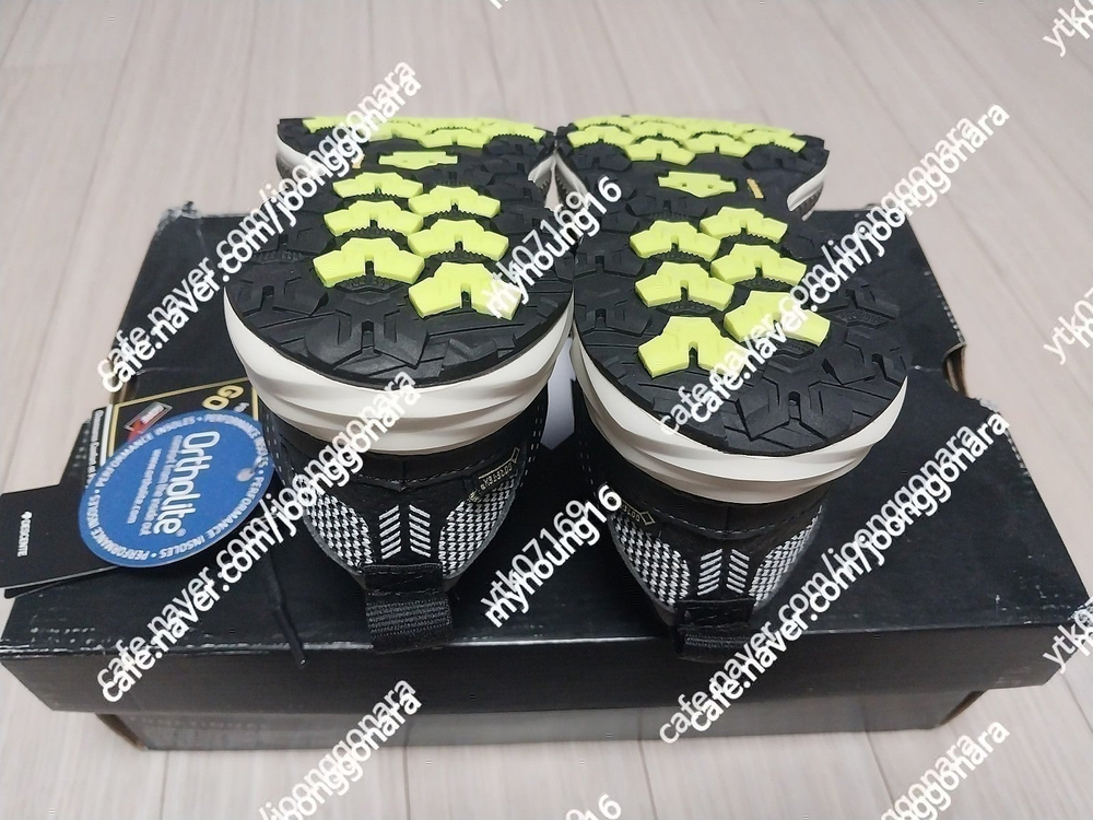 데상트 운동화 220 사이즈 팝니다. (3만3천원) 이미지