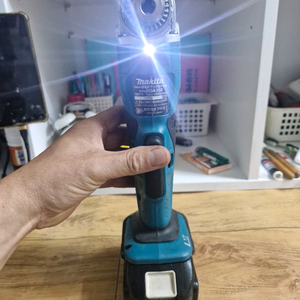 마끼다충전코너드릴 DDA350 최상급.배터리포함 직각드