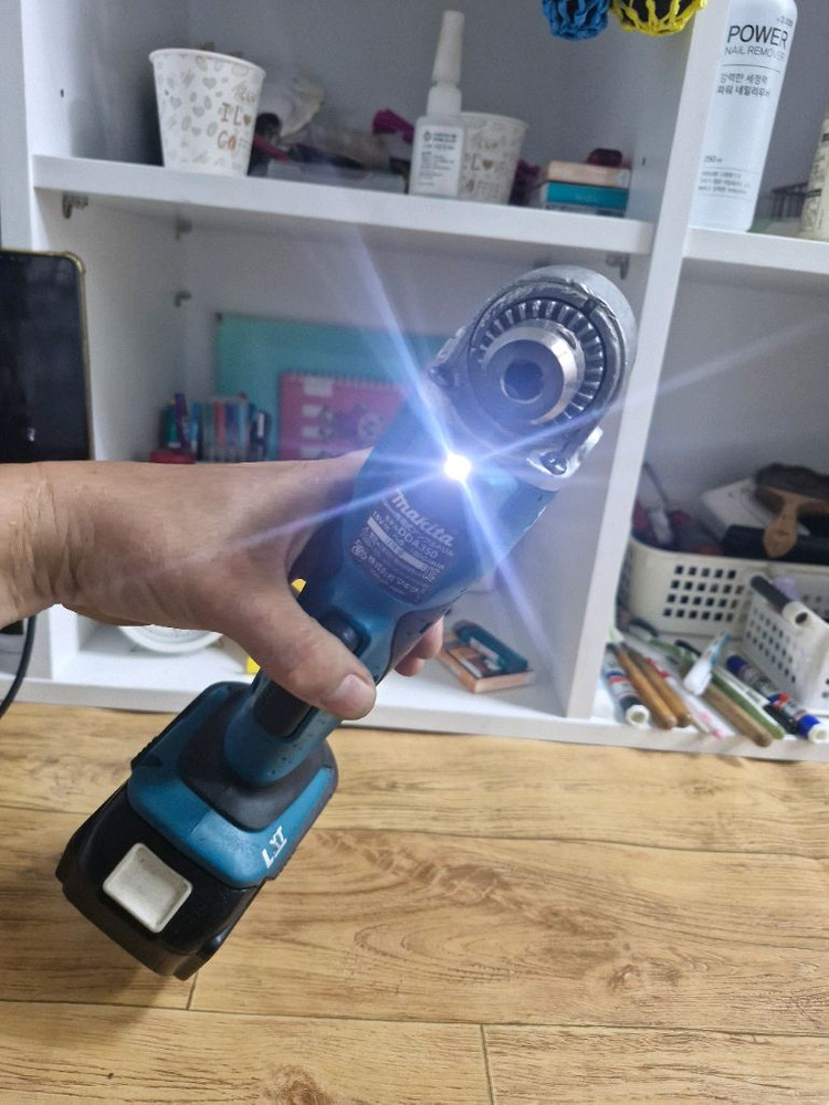 마끼다충전코너드릴 DDA350 최상급.배터리포함 직각드--7