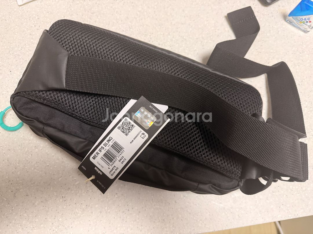 미사용) f1 메르세데스 아디다스 힙색 슬링백 팝니다--2