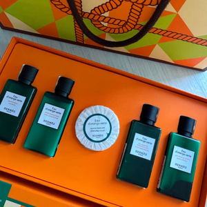 에르메스 베르테 헤어&바디 트래블 키트 새제품판매합니다