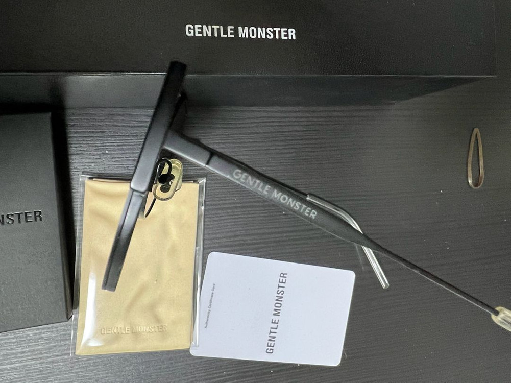 젠틀몬스터 선글라스 카멜레온 M01--7