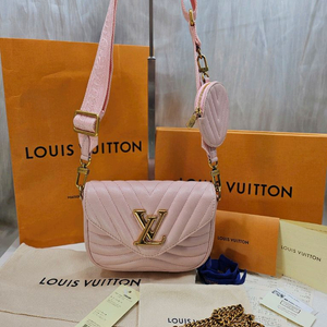 LV 루이비통 뉴웨이브 멀티포쉐트 |풀박스S급