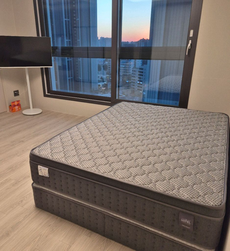 고퀄리티 투매트리스 침대 퀸사이즈 이미지