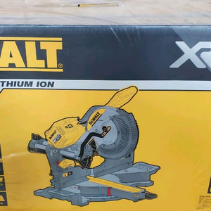 디월트 12인치 무선충전 슬라이딩 쏘우 dhs780 각도절단기 새상품