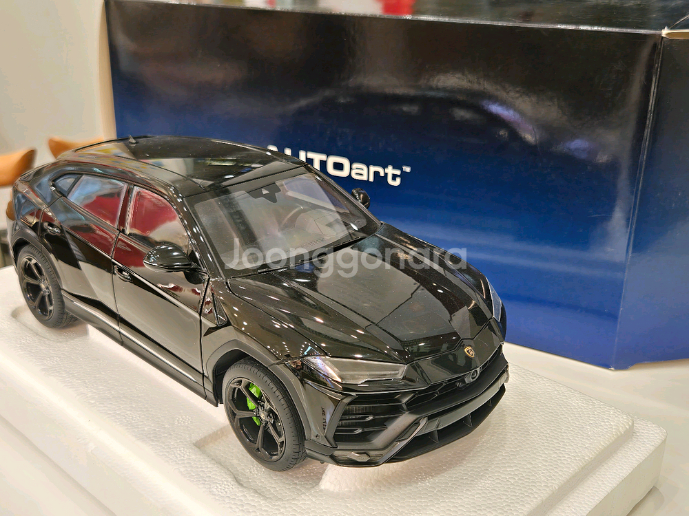 1:18 1/18 오토아트 블랙우루스 다이캐스트 팝니다.--3