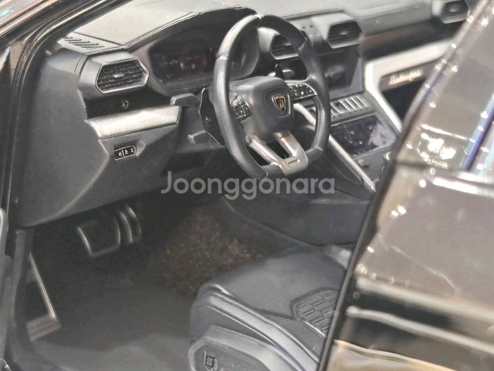 1:18 1/18 오토아트 블랙우루스 다이캐스트 팝니다.--4