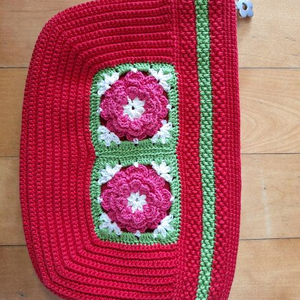 새거 핸드메이드 꽃무늬 뜨개 파우치가방어머니께서 직접 뜨신거에요사이즈28*18정도에요(무료배달동네ㅡ구매5천원이상.선