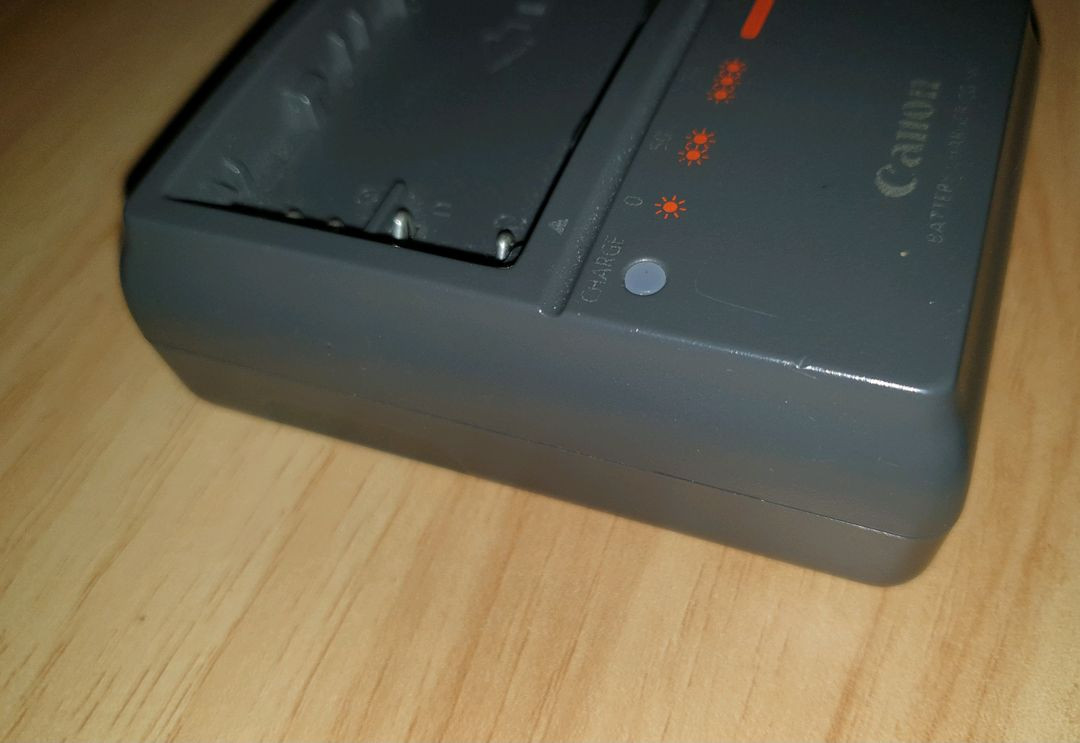 캐논 CG-580 배터리 충전기 이미지