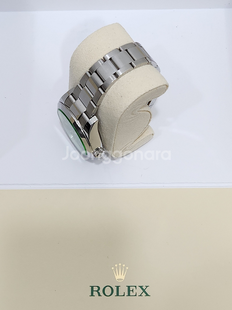 롤렉스 밀가우스 그린 40미리. 모델 번호 116400GV--1