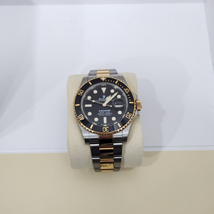 롤렉스 서브마리너 검콤 41미리. 모델 번호 126613 (옐로우골드)