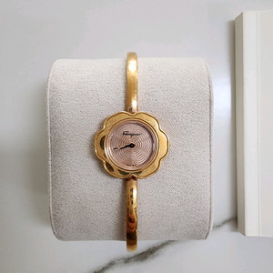 페레가모 여성시계(FIORE)팝니다.