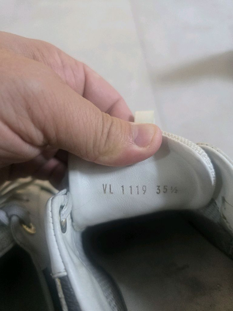 백화점 정품 루이비통 런어웨이 스니커즈 이미지