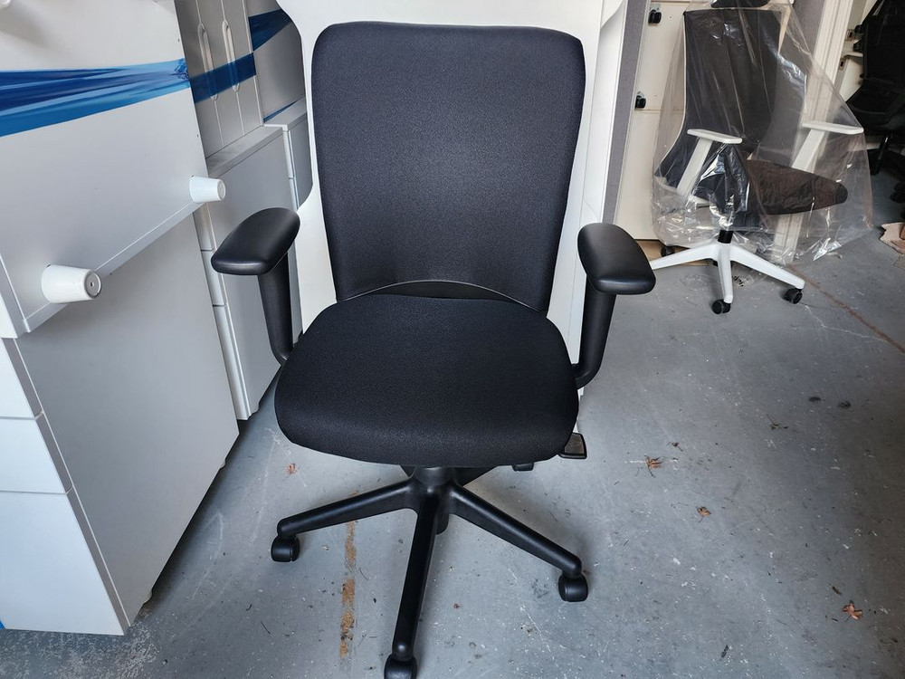 수입명품의자 띵크체어 셀르체어 비트라체어 하워즈체어 판매합니다. 이미지