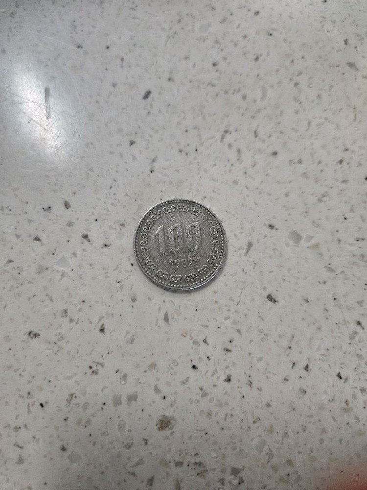 희귀) 1982년 100원 무광 동전--1