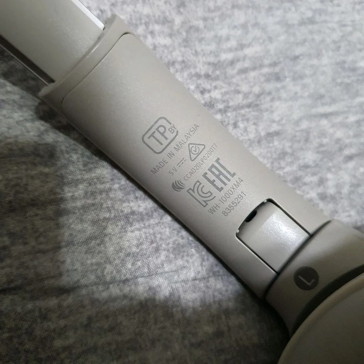 소니 WH-1000XM4 헤드폰 이미지
