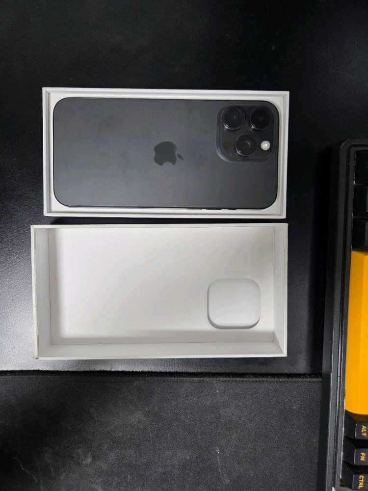 아이폰 15프로 맥스 512gb 팝니다.--1