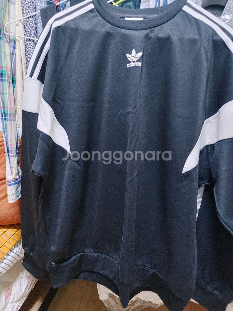 아디다스 맨투맨 티셔츠--1