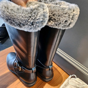 여성롱부츠 새상품 미소페 가죽.밍크털235