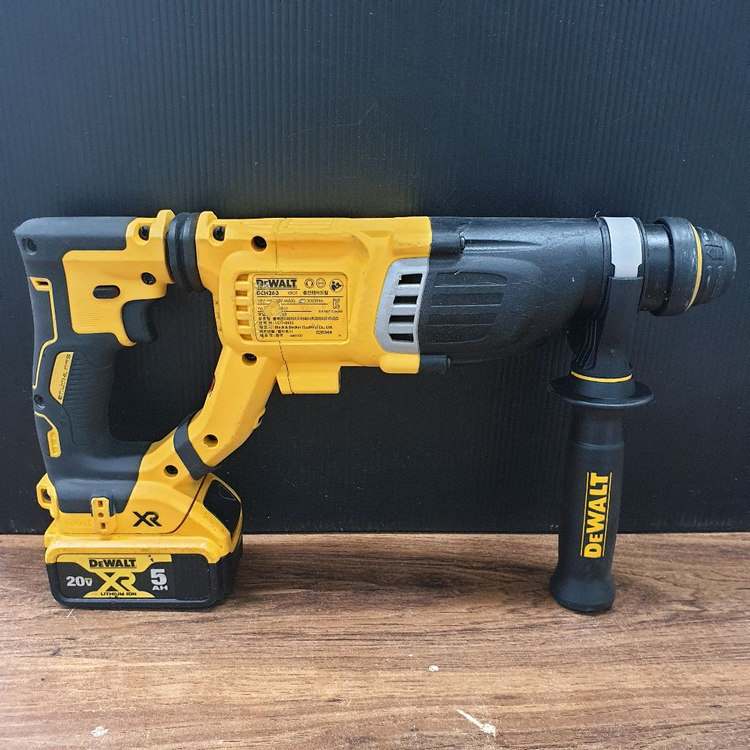 디월트 충전 전기톱 컷소 DCS263 배터리포함 이미지