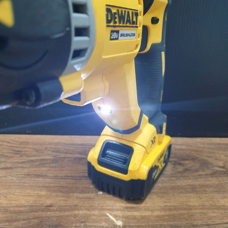 디월트 충전 전기톱 컷소 DCS263 배터리포함 이미지