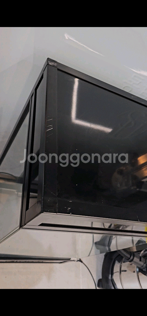 핫토이 헐크버스터 장식장팝니다. 홍제 아벤져스 유리 장식장--3