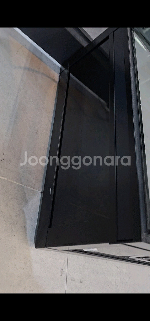 핫토이 헐크버스터 장식장팝니다. 홍제 아벤져스 유리 장식장--4