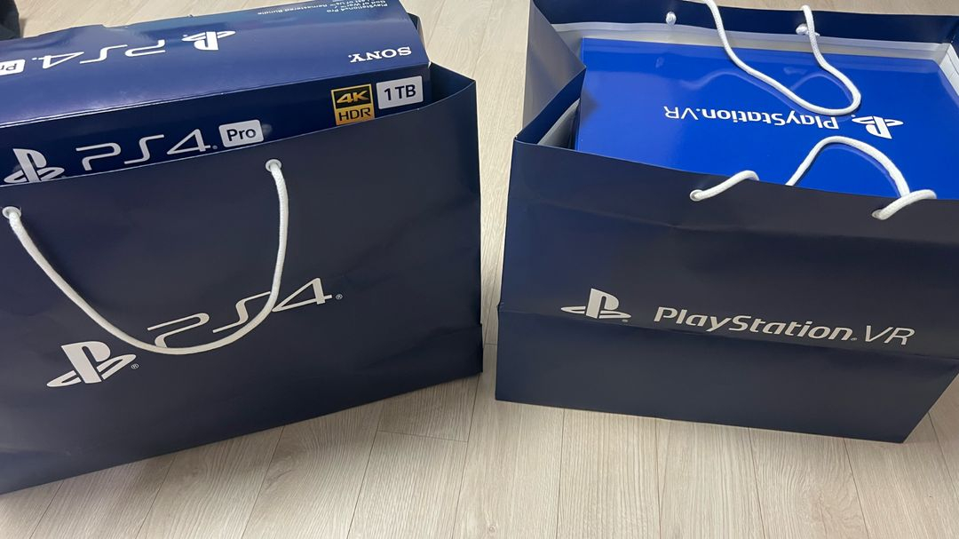 플스4 프로 PS4 Pro 1TB + VR 헤드셋 세트 + 게임 이미지