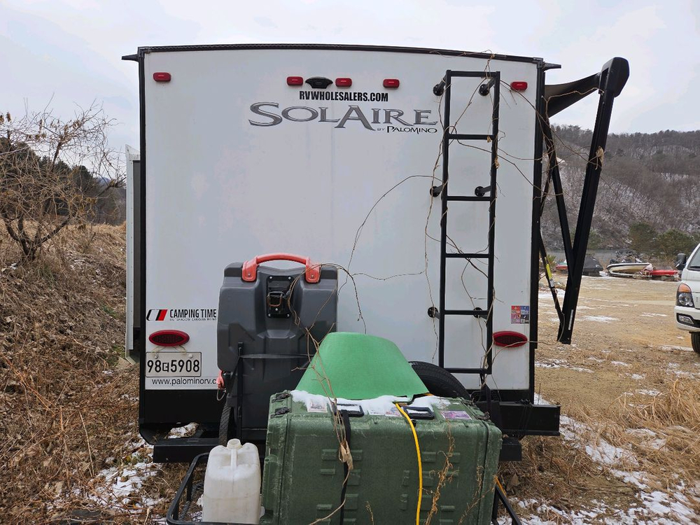 솔라이어 캠핑 카라반 이미지