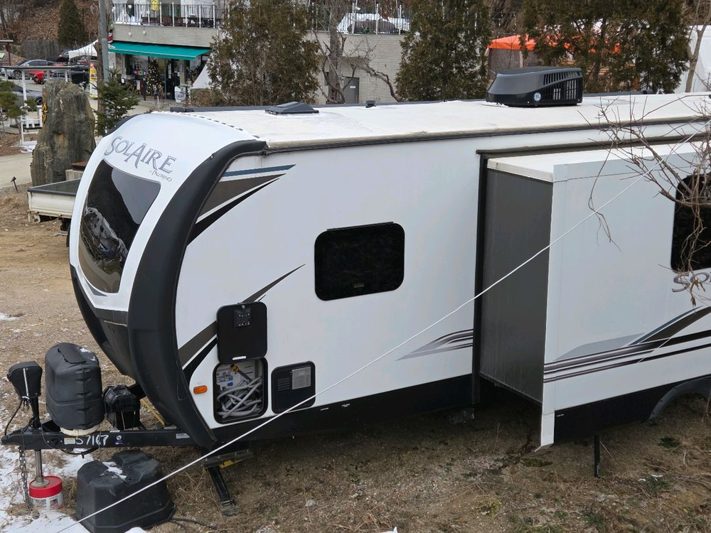 솔라이어 캠핑 카라반 이미지