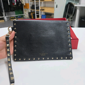 [A급컨디션] 발렌티노 락스터드 스트랩 클러치