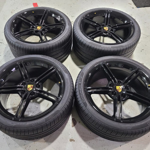 포르쉐 타이칸 터보S 미션E 21인치 순정품 휠타이어 한대분 판매 이미지