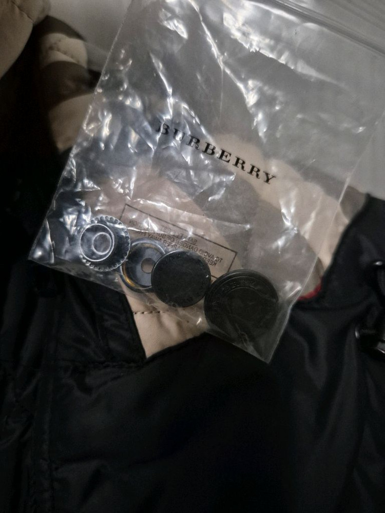 버버리 핀스브릿지 숏 퀼팅자켓 블랙 S--2