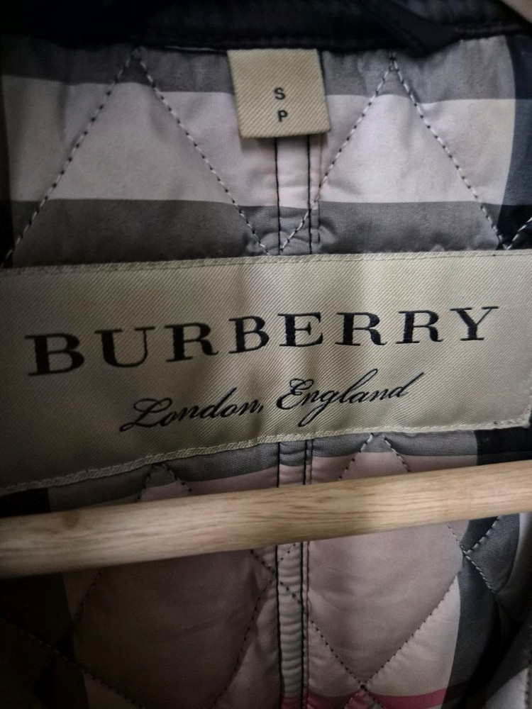 버버리 핀스브릿지 숏 퀼팅자켓 블랙 S--3