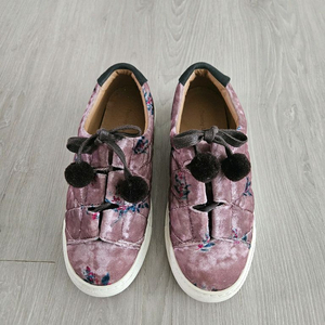 써스데이아일랜드 스니커즈