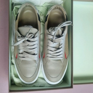 버버리 스니커즈 250