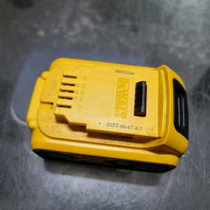 디월트 배터리 DCB184