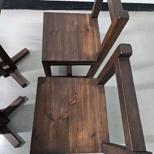 소년과 나무 의자 판매합니다