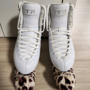 피겨 스케이트화 220